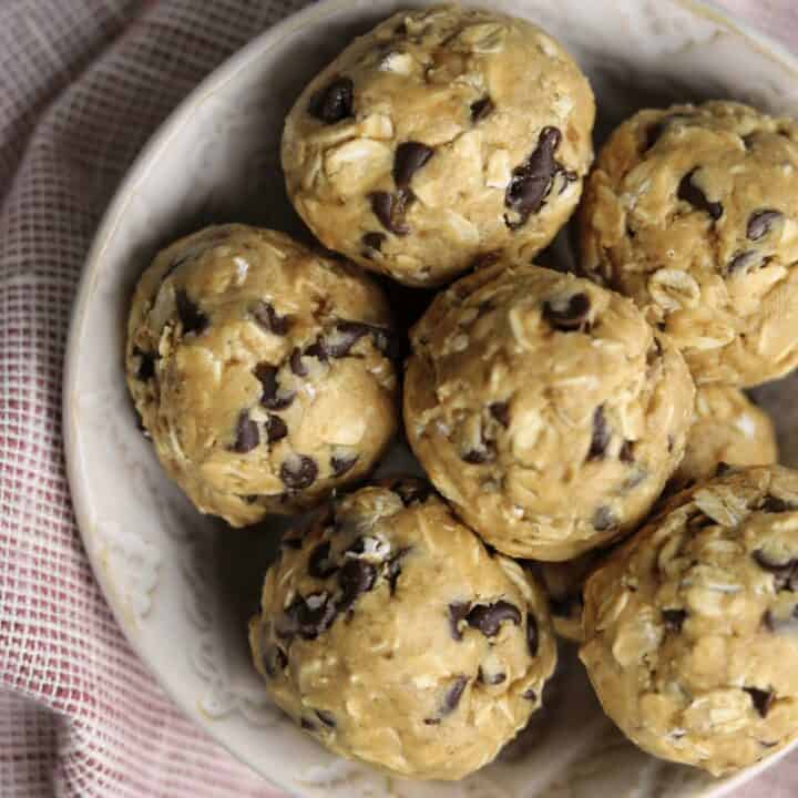 no bake oatmeal peanut butter protein bites in a bowl