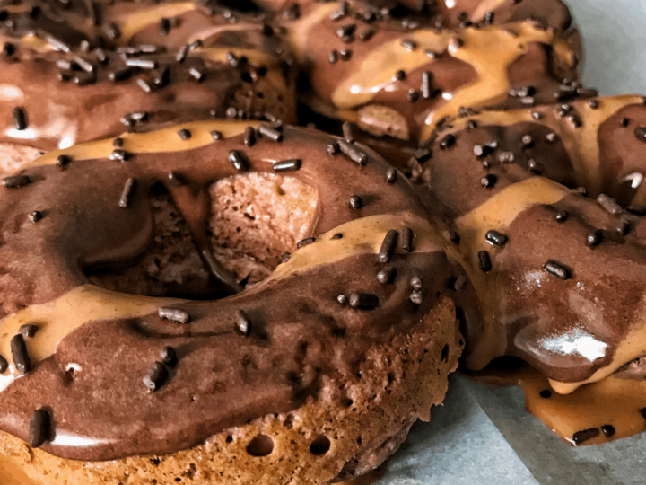A recipe for high protein caramel mocha donuts made with real coffee that packs 14 grams of protein per donut and has fewer than 100 calories!