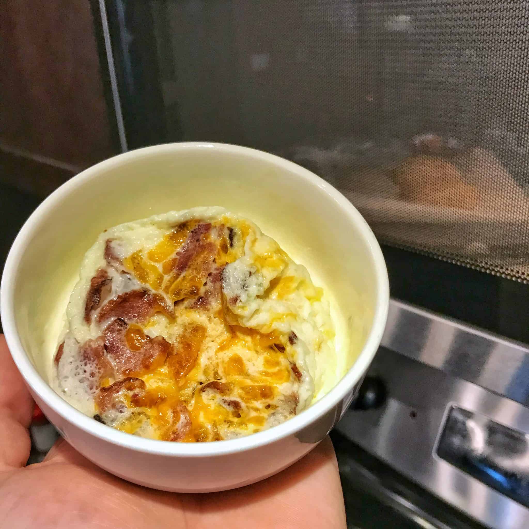 how to cook eggs in the microwave