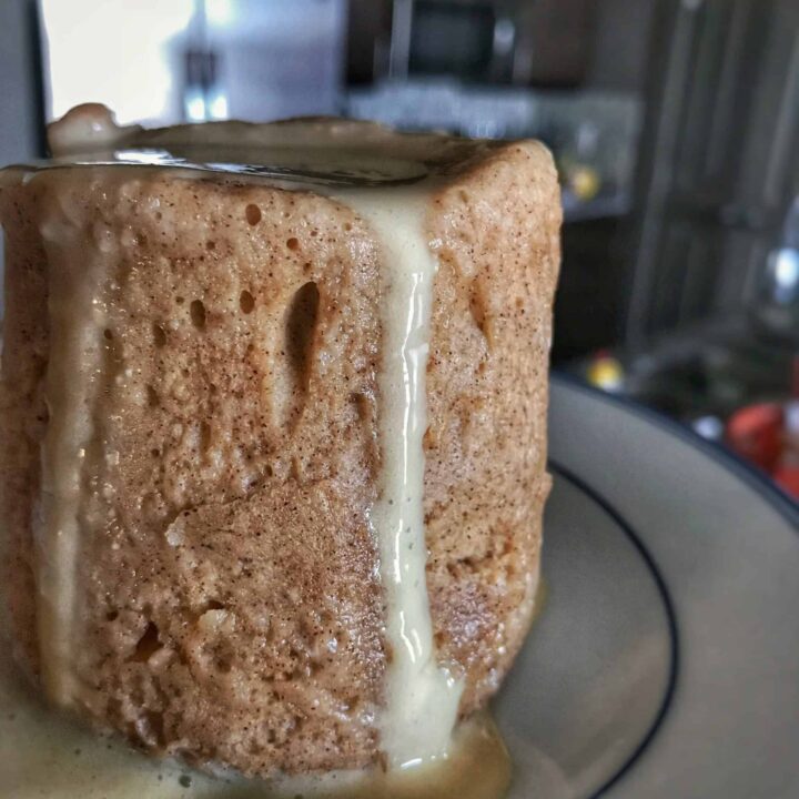 healthy cinnamon roll mug cake