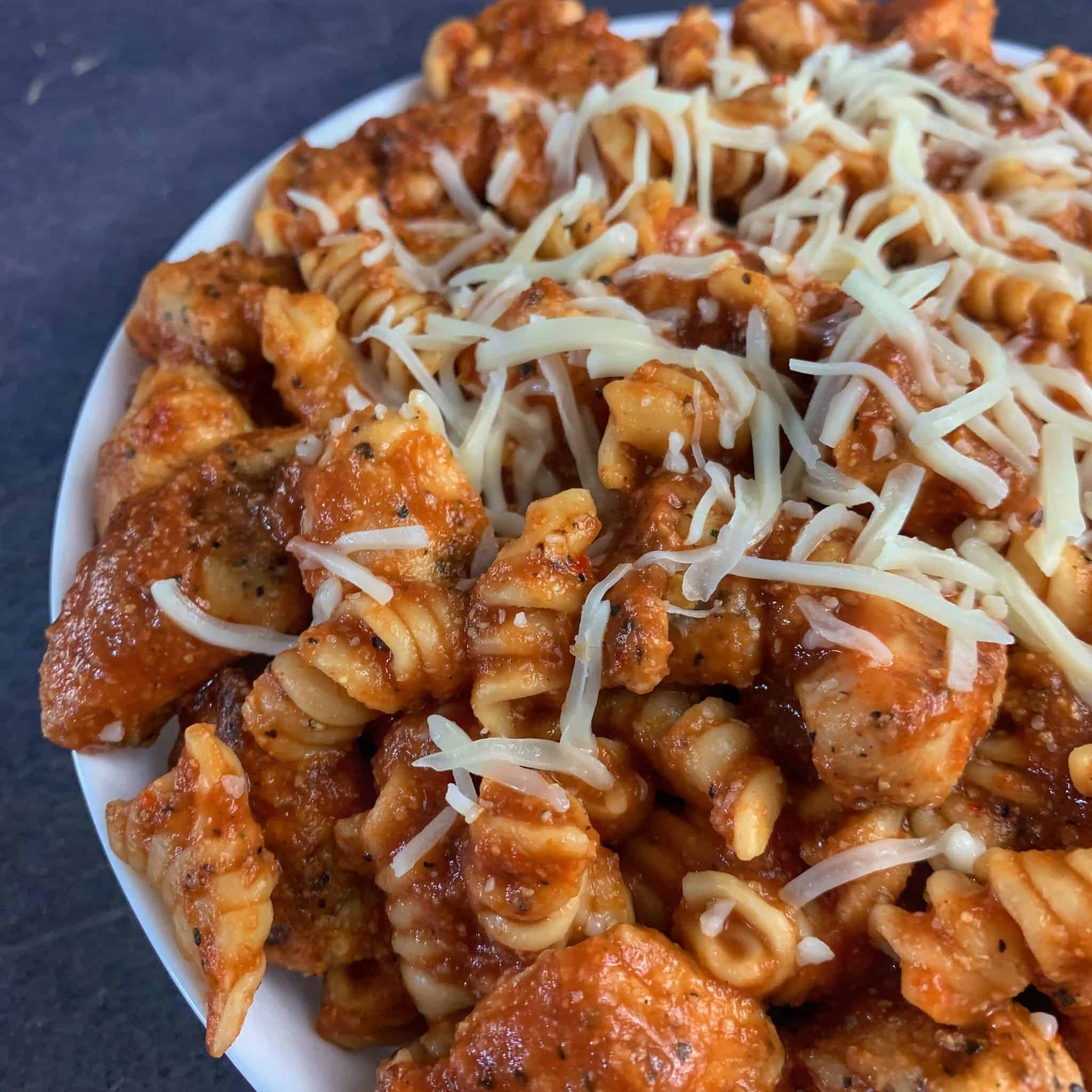 Healthy Chicken Pasta: One-Pan Garlic Parmesan Chicken with Pasta