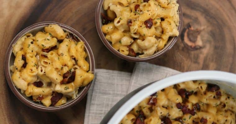 bacon mac and cheese in bowls