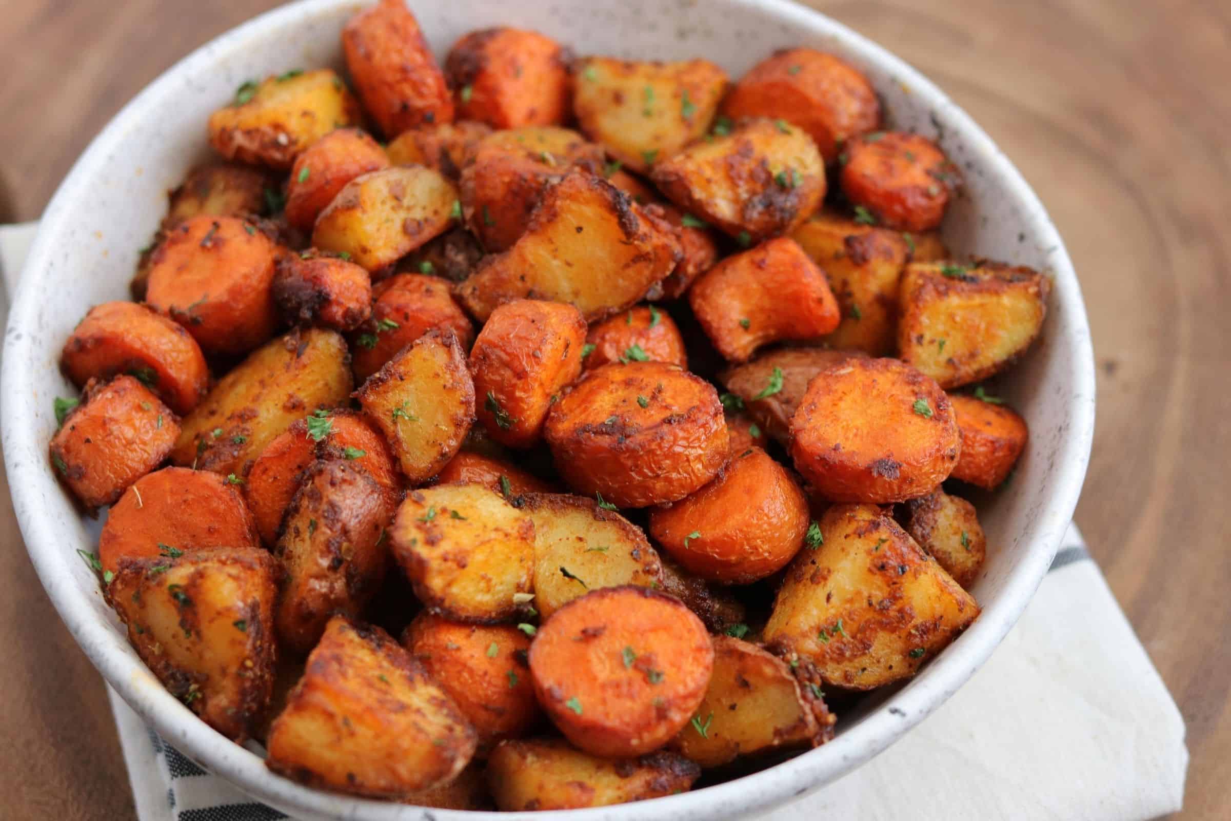 https://masonfit.com/wp-content/uploads/2020/08/air-fryer-roasted-potatoes-and-carrots-featured-image.jpg