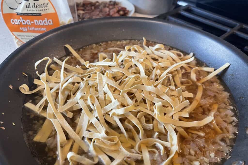 carba-nada fettuccine in the pan with water