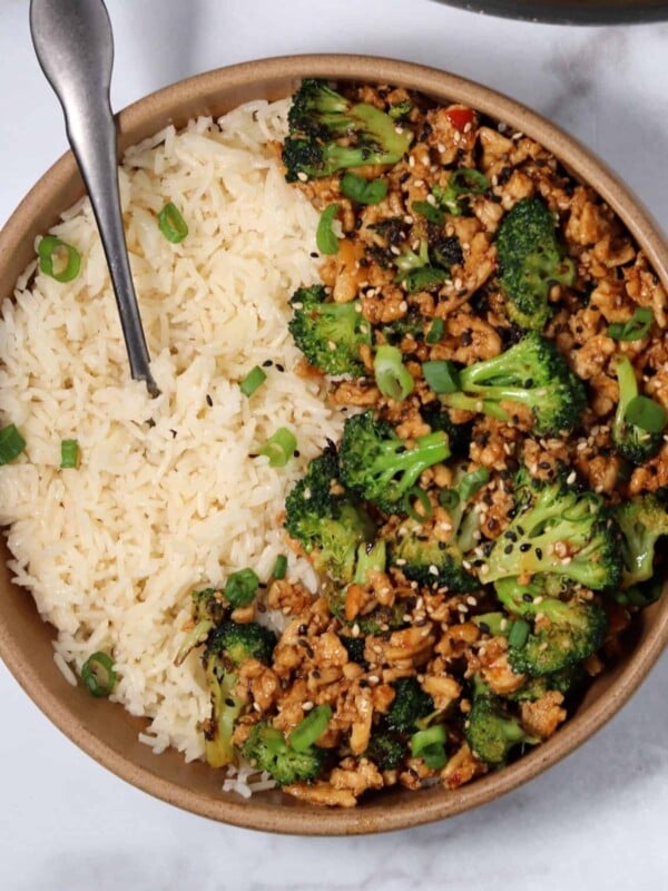 brown bowl with jasmine rice and honey sriracha ground chicken and broccoli