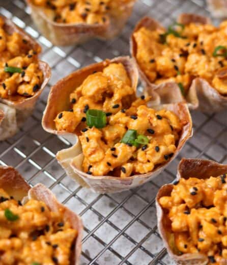 Bang Bang Chicken Wonton Cups - Kinda Healthy Recipes