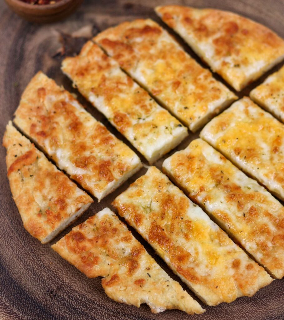 sliced cheesy garlic bread