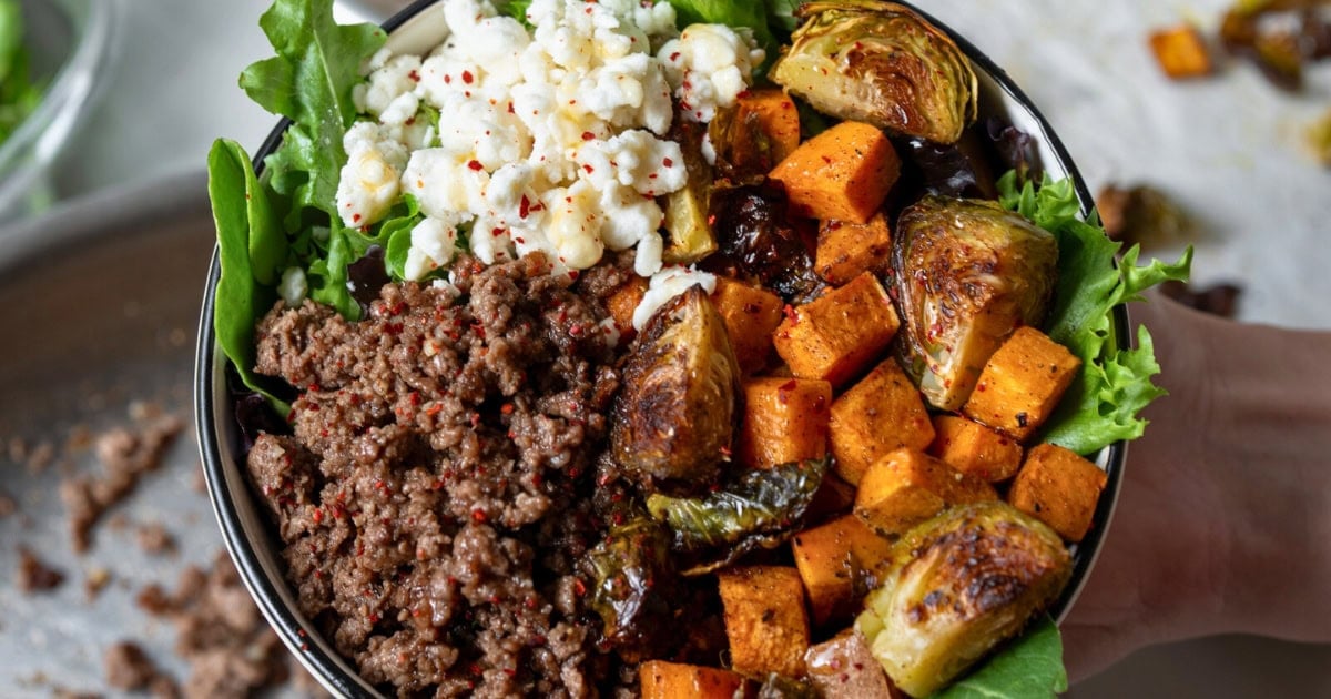 Garlic Butter Ground Beef and Roasted Veggie Bowls